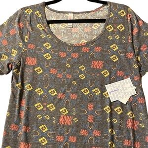 NWT LULAROE CLASSIC T.